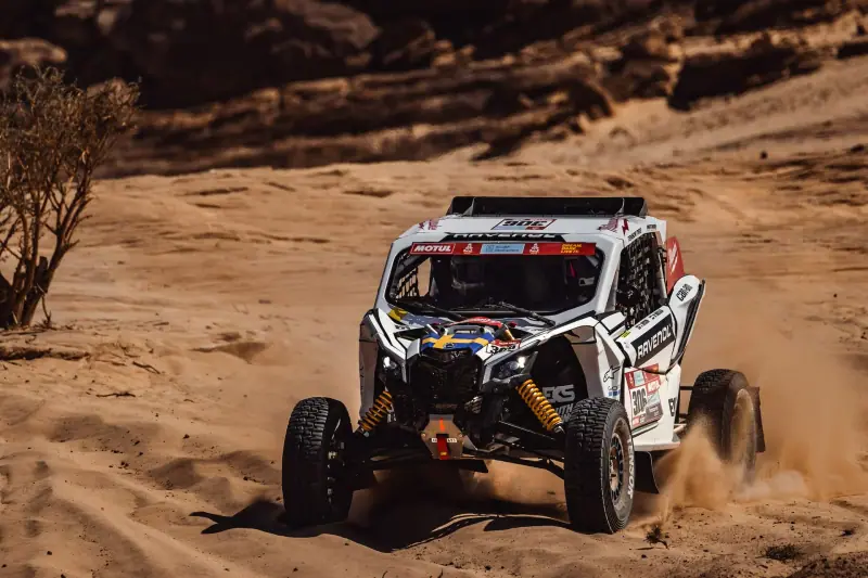 Rally-raid : auto tijdens een etappe (2022)