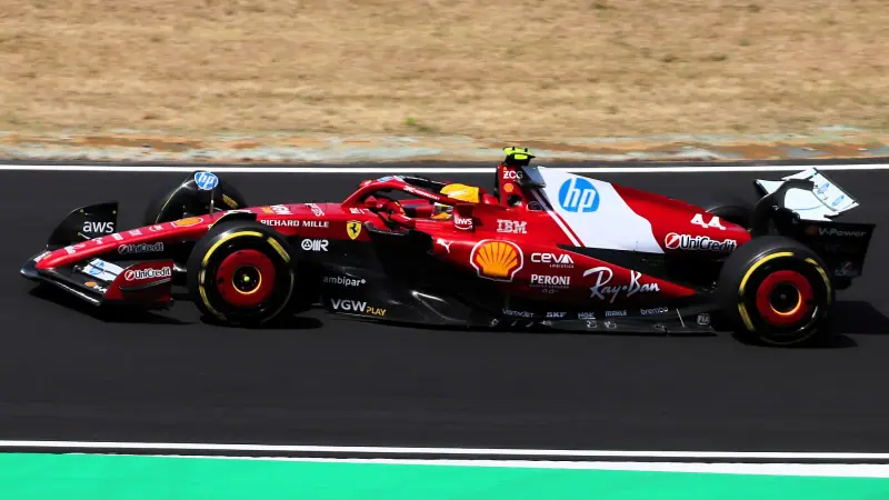 Ferrari F1 : formulewagen in actie op het circuit (2025)