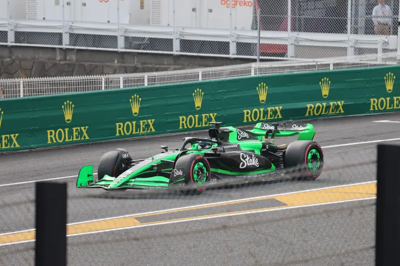 Sauber F1 : monoplace en action sur la piste (2024)