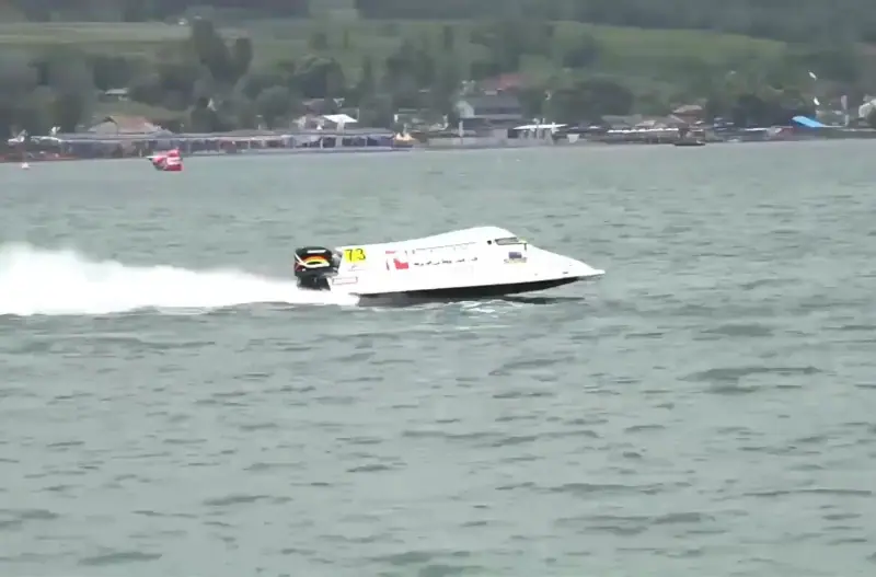 F1H2O : monoplace en course sur l'eau (2023)
