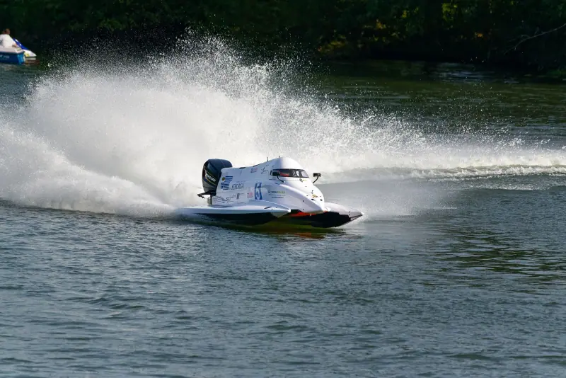 F1H2O : monoplace en course sur l'eau (2017)