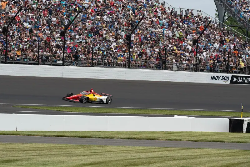 IndyCar : monoplace en action sur la piste (2023)