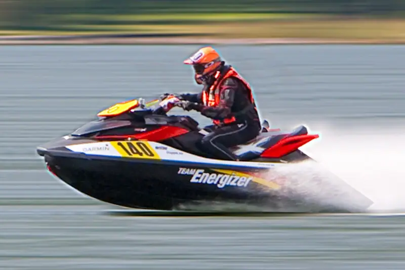 Aquabike : Jetski im Rennen auf dem Wasser
