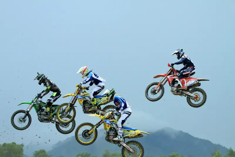 Motocross: Motorrad in voller Aktion