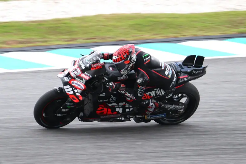 Aprilia RS-GP MotoGP : Motorrad in Aktion auf der Strecke (2025)