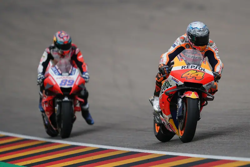 Ducati MotoGP : motor in actie op het circuit (2021)