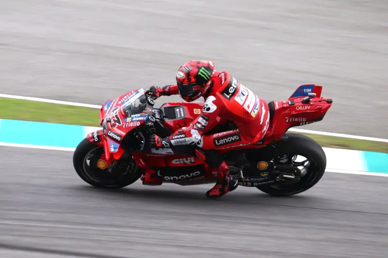 Ducati MotoGP : Motorrad in Aktion auf der Strecke (2025)