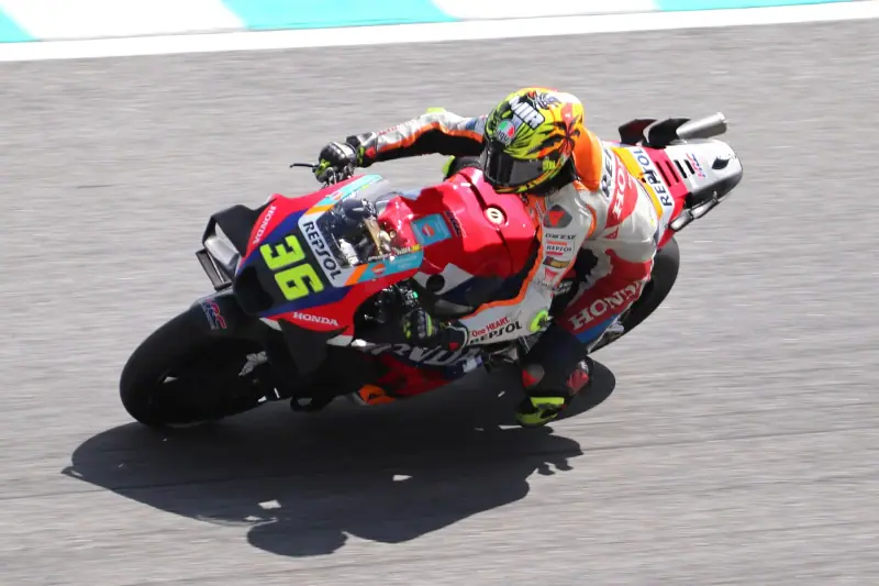 Honda RC213V MotoGP : moto en action sur la piste (2024)