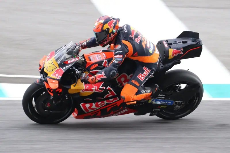 KTM RC16 MotoGP : bike in action on track (2025)