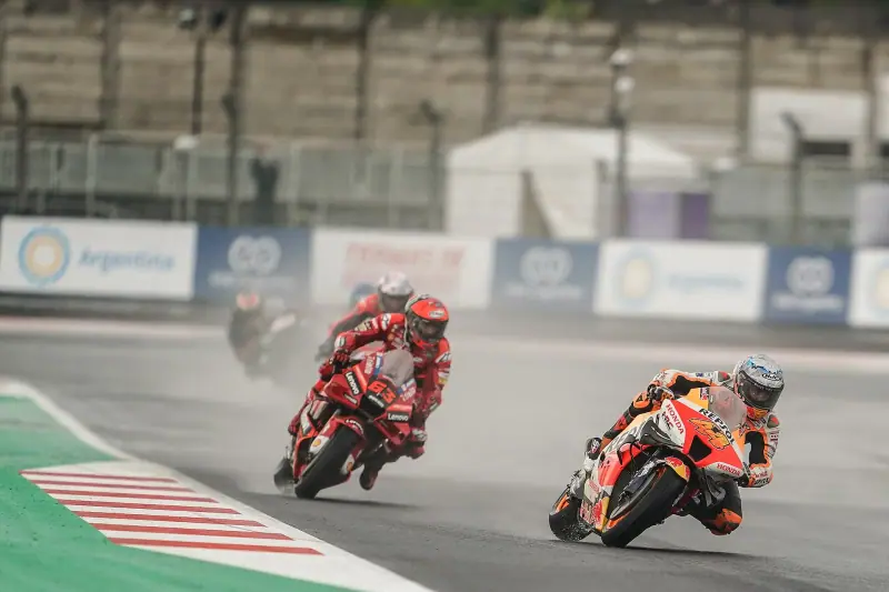 MotoGP : veld in actie op het circuit (2022)