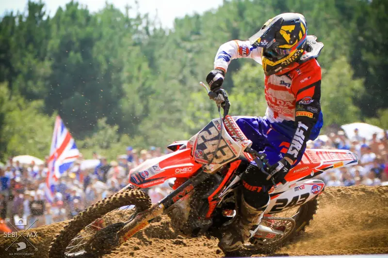 MXGP-Motocross-Fahrer in Aktion beim Grand Prix von Lommel 2015