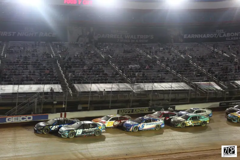 NASCAR : car in action on track