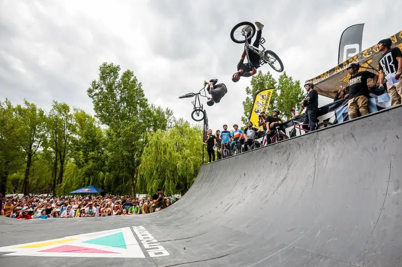 MTB / BMX : bike in full action (2019)