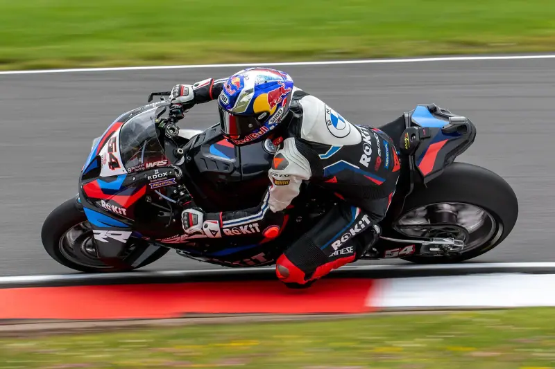 WorldSBK: motor in actie op het circuit (2024)